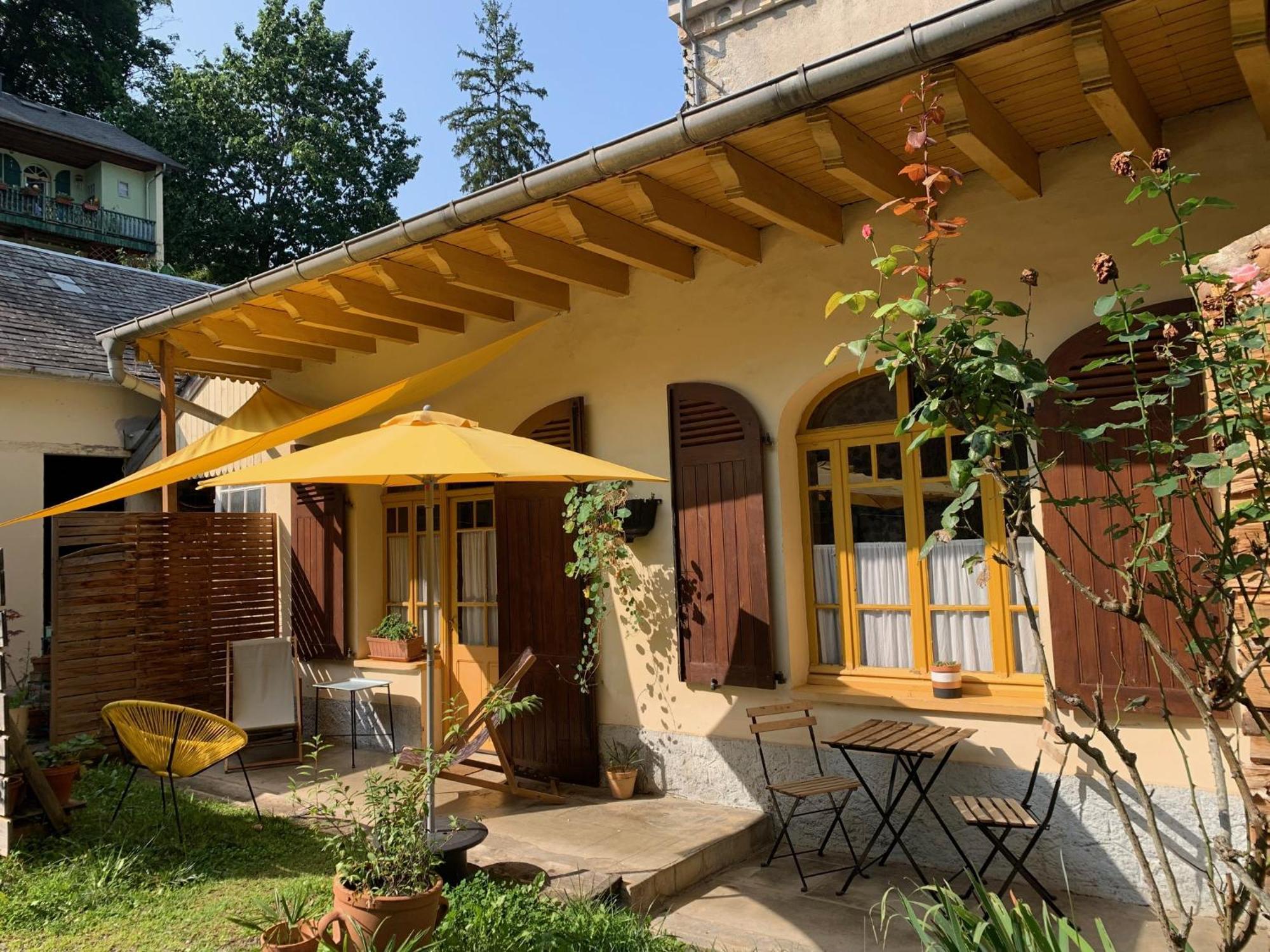 Charmant Appartement Sur Cour, Le Berlingott Баньер-де-Бигор Экстерьер фото